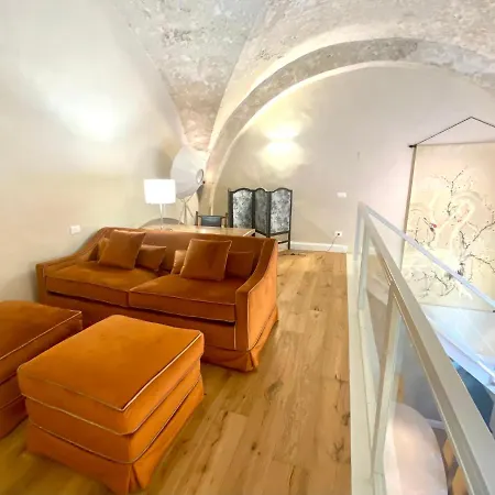 Accademia Newly Renovated Ancient Abbey Apartment Florence