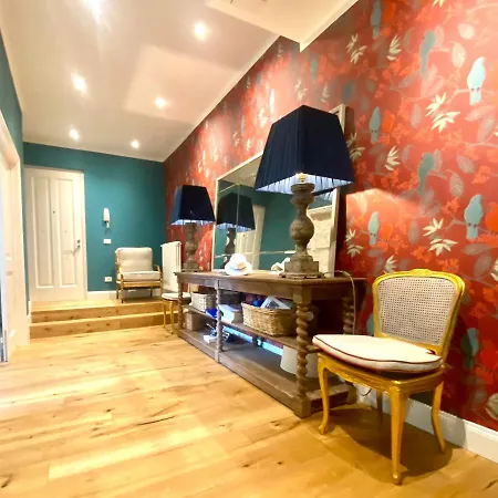Accademia Newly Renovated Ancient Abbey Apartment *
