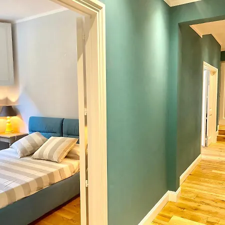 Accademia Newly Renovated Ancient Abbey Apartment