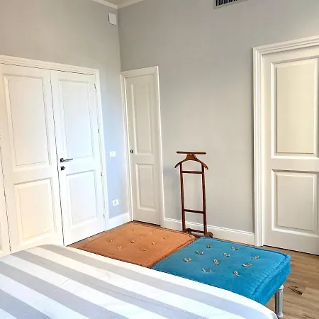 Accademia Newly Renovated Ancient Abbey Apartment Florence